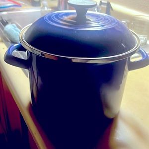 💙💙 - LE CREUSET  Blue enamel Cooking Pot Great gift! Will last forever! 💙 NEW